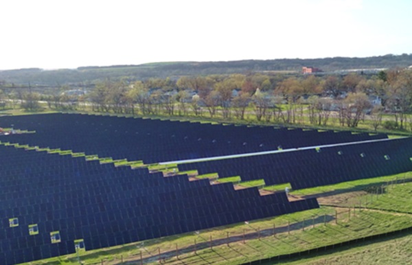 米国・オタワ太陽光発電システム