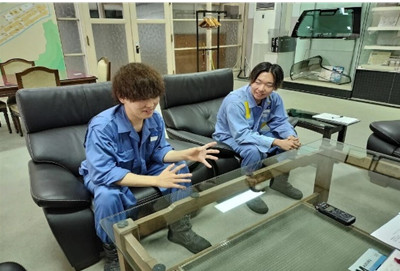 舞鶴事業所 製造社員 山田さん 油江さん 写真