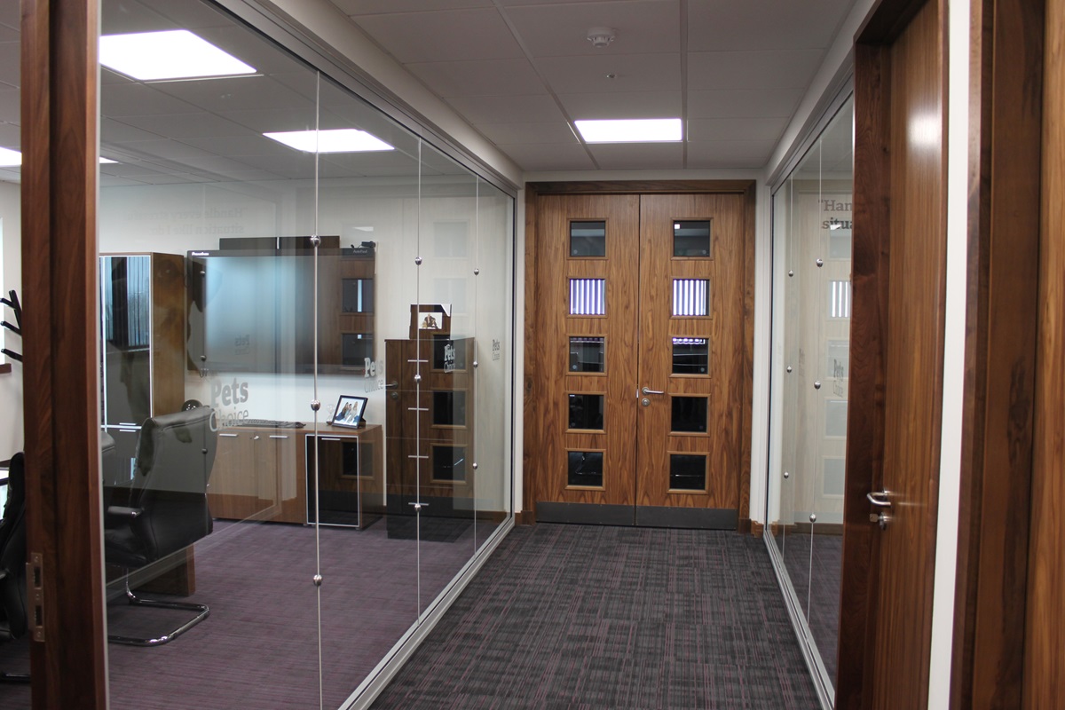 Rahmenlose Optik mit Pilkington Pyroclear Line