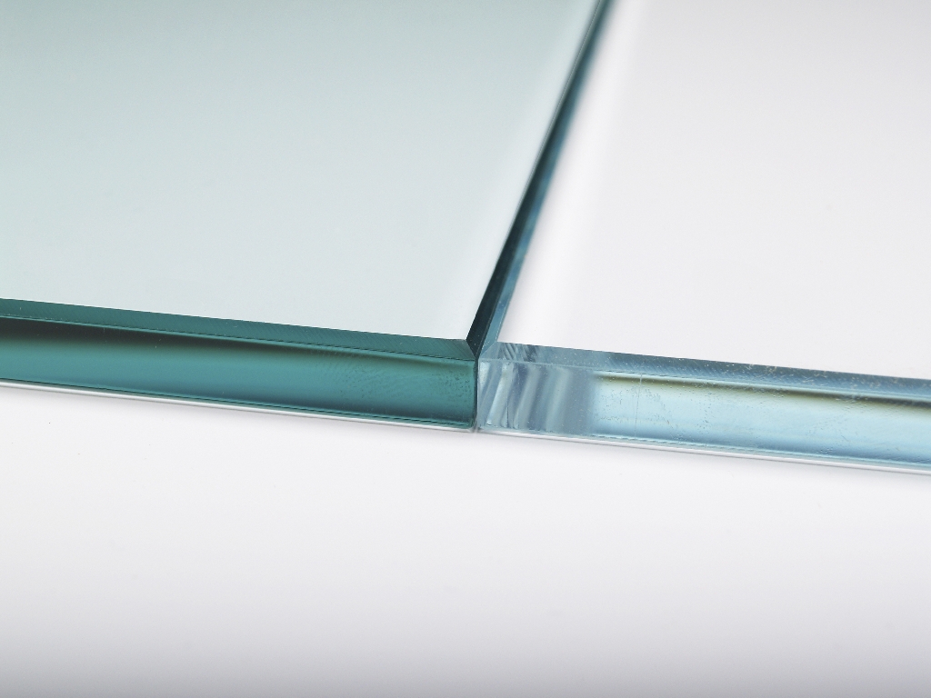 Pilkington Optifloat™ Clear and Pilkington Optiwhite™ comparison