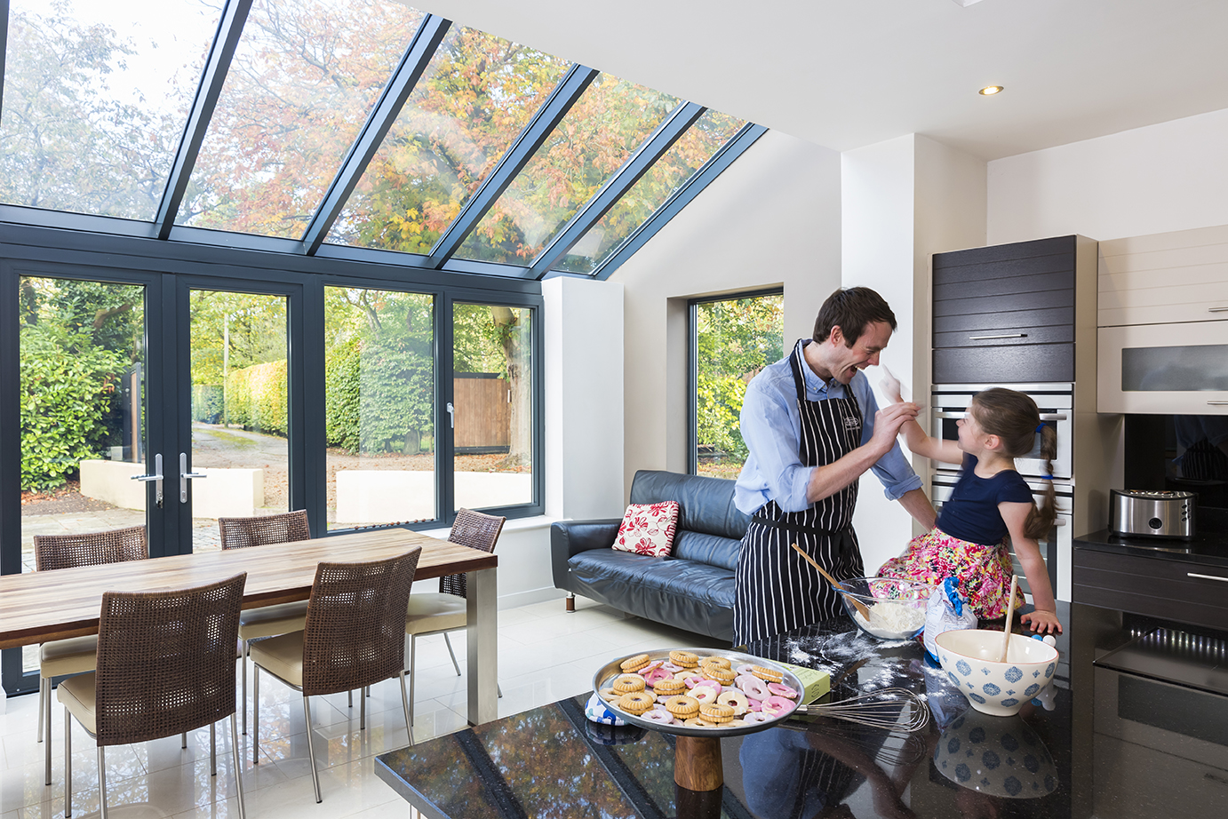 Czy ciepły dom musi przypominać bunkier? Ależ nie – radzą eksperci Pilkington Polska