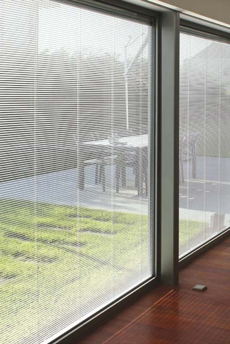 szyby zespolone z wewnętrznymi żaluzjami