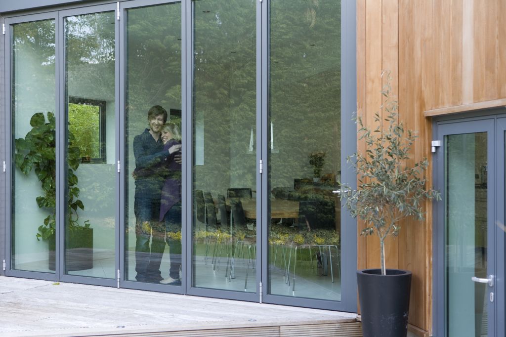 Przeszklenia dużego formatu – elegancja i komfort w domu