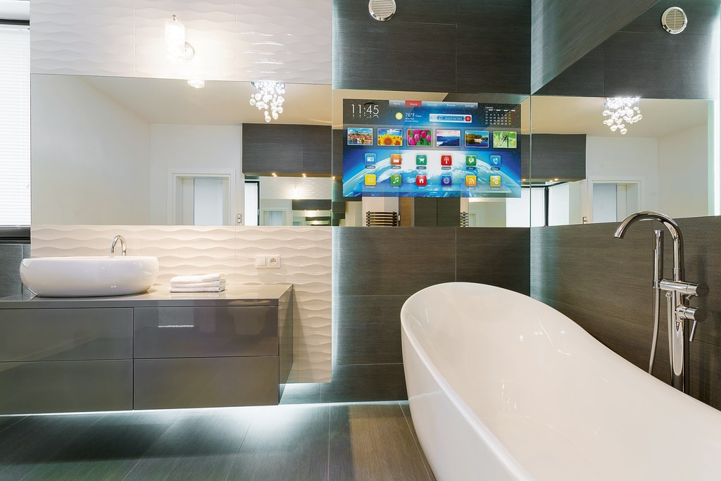 Bathroom with Pilkington MirroView